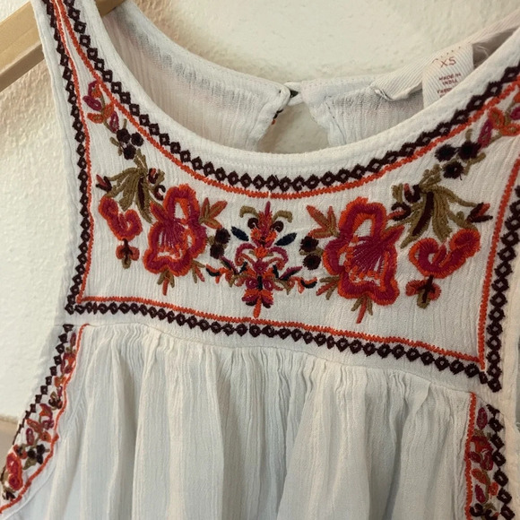 Sun & Shadow white embroidered dress size XS - Picture 2 of 4